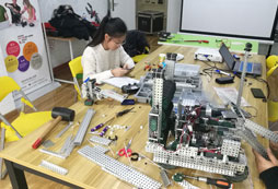 參加科技夏令營(yíng)課程激發(fā)你的想象！