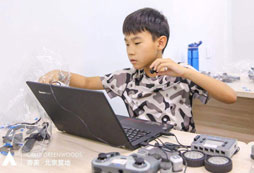 科技夏令營讓暑期生活更加精彩