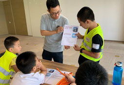 參加科技兒童夏令營豐富孩子的科學知識！