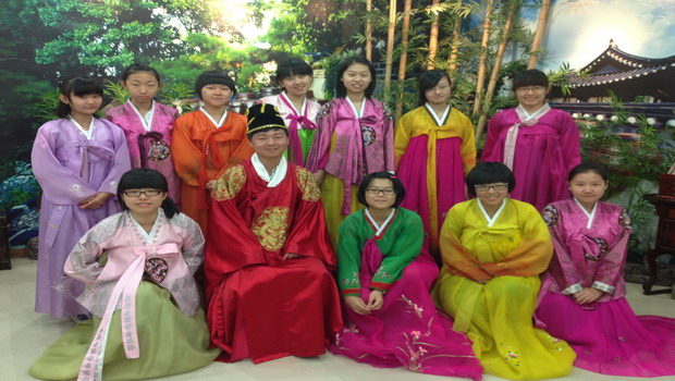 民族服裝體驗(yàn)_縮小大小.jpg