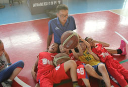 參加籃球夏令營對(duì)孩子有哪些影響？