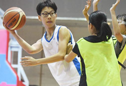 孩子參加籃球夏令營怎么樣？