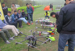 樂博士機(jī)器人夏令營提高青少年思維想象力