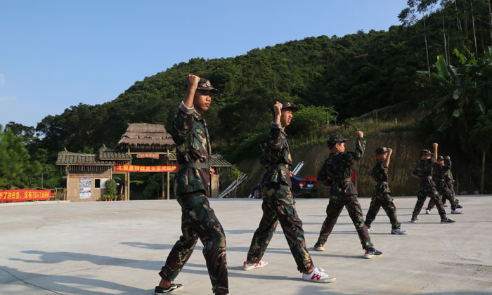 云南省青少年軍事夏令營