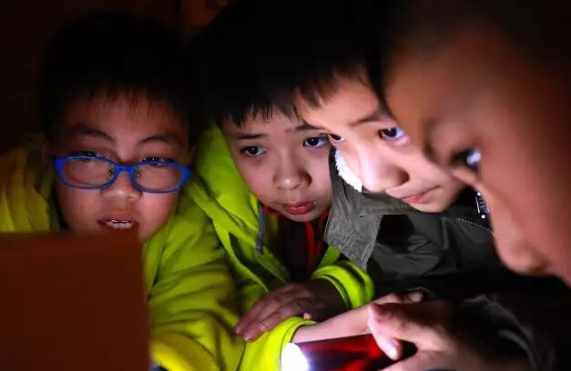 參加樂朗樂讀夏令營提高孩子的閱讀能力