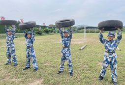 礪劍軍事夏令營帶孩子們探索未來！