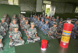 礪劍軍事夏令營給孩子一個(gè)成長的空間！