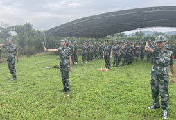 選擇礪劍軍事夏令營度過完美暑假！