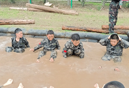 參加領(lǐng)袖軍事夏令營培養(yǎng)孩子的能力風(fēng)范