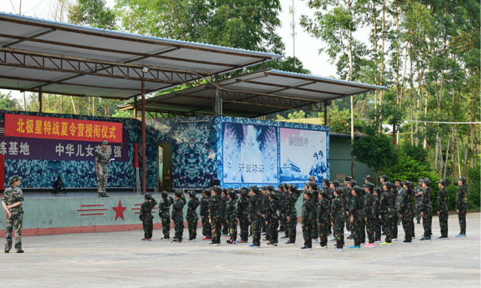 柳州青少年軍事訓(xùn)練
