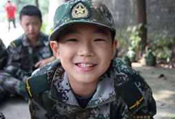 參加溧陽兒童軍事夏令營使青少年自律自強(qiáng)