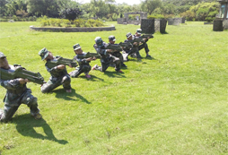 參加溧陽中學生夏令營炫酷的軍事挑戰(zhàn)