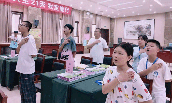 勵(lì)志夏令營(yíng)讓孩子心靈得到成長(zhǎng)！.gif