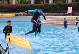 參加樂浪沖浪夏令營豐富孩子的假期生活