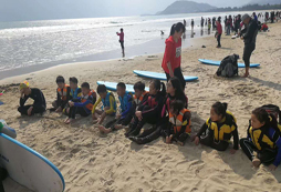 參加樂浪沖浪夏令營玩轉(zhuǎn)不一樣的假期