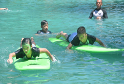 樂浪沖浪夏令營為青少年提供安全保障