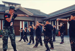 瀘州軍事夏令營(yíng)師資配比怎么樣