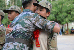 呂梁青少年軍事夏令營磨礪孩子堅韌毅力
