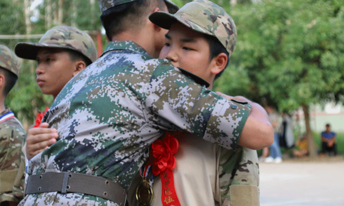 呂梁青少年軍事夏令營.gif
