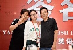 簽名儀式現(xiàn)場(chǎng)