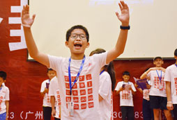 參加李陽瘋狂英語夏令營接受最專業(yè)的英語培訓(xùn)