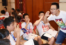 李陽瘋狂英語夏令營是在哪里舉辦的？