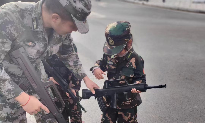 第一次拿武器