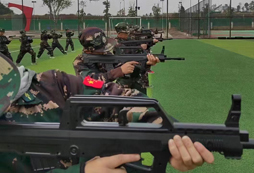 舉槍射擊