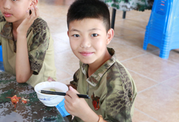 參加黃埔少年軍校特訓(xùn)營給孩子一個特色暑期
