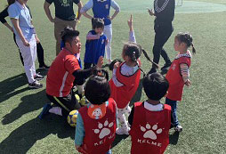 參加蠻拙體育夏令營增強(qiáng)孩子體能！