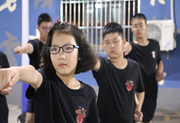 孩子在眉山軍事夏令營中學會了什么？