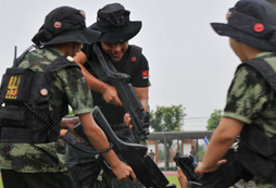 眉山軍事夏令營(yíng)幫助孩子突破極限