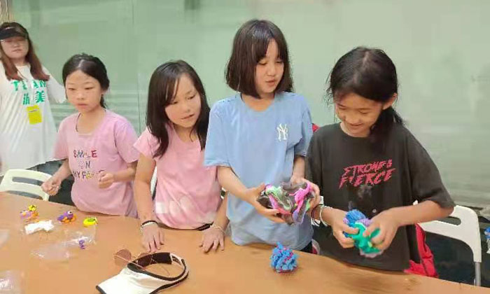 美式夏令營(yíng)適合多大的孩子參加