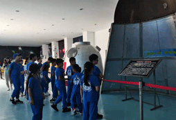 參加綿陽青少年夏令營(yíng)激發(fā)孩子的航天軍事夢(mèng)想