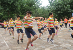 參加中小學(xué)生魔術(shù)夏令營(yíng)感受奇幻魅力之旅