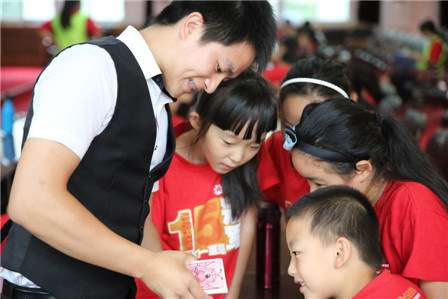 10歲以下的男孩子參加魔術(shù)暑假夏令營的意義