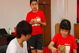 參加魔術(shù)夏令營報(bào)名變身成為小哈利波特