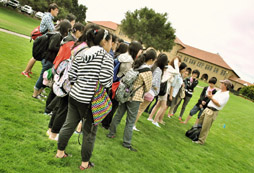 參加文化浸泡游學(xué)可以了解國外生活