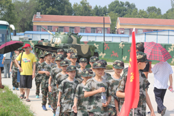 南昌軍事夏令營激發(fā)孩子強烈的斗志