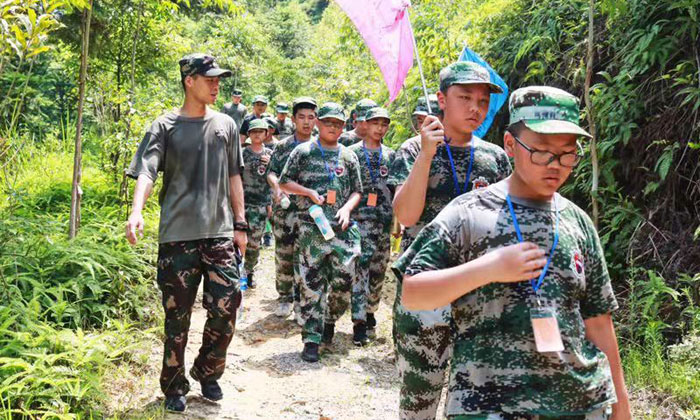 南昌軍事夏令營(yíng)報(bào)名多少錢