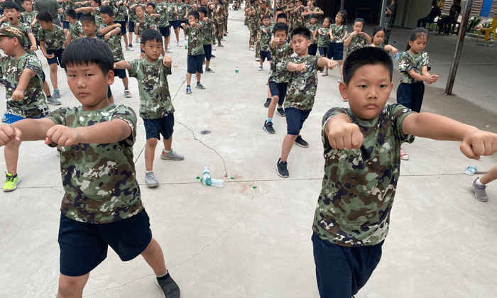 南昌軍事拓展夏令營(yíng).gif