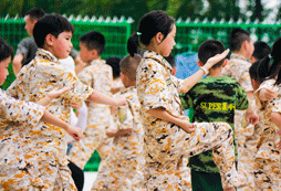 南充軍事夏令營通過哪些活動達到教育的目的？