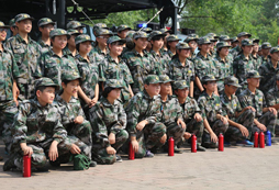 南京暑假軍訓(xùn)夏令營(yíng)收費(fèi)