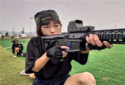 南京青少年夏令營(yíng)女子軍事塑造女嬌娃