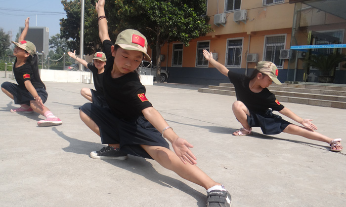 女子軍事.jpg