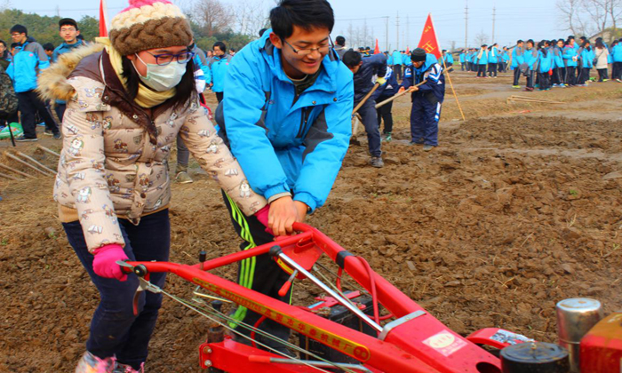 拖拉機(jī).jpg