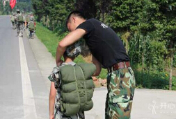 南京軍事夏令營讓孩子勇敢面對挫折