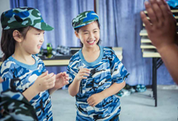 南京軍旅夏令營(yíng)讓青少年體驗(yàn)全新的生活方式