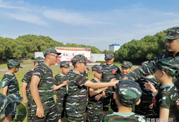 參加軍事化管理夏令營(yíng)南京活動(dòng)讓孩子成長(zhǎng)