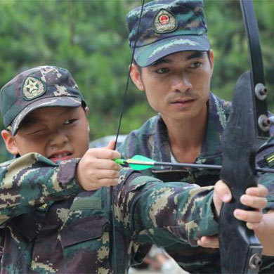 南寧地區(qū)青少年軍事夏令營(yíng)
